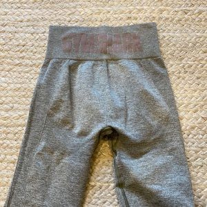 Gym shark leggings